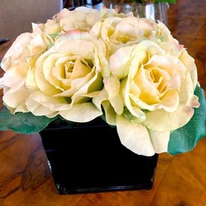 Artificial flower arrangement